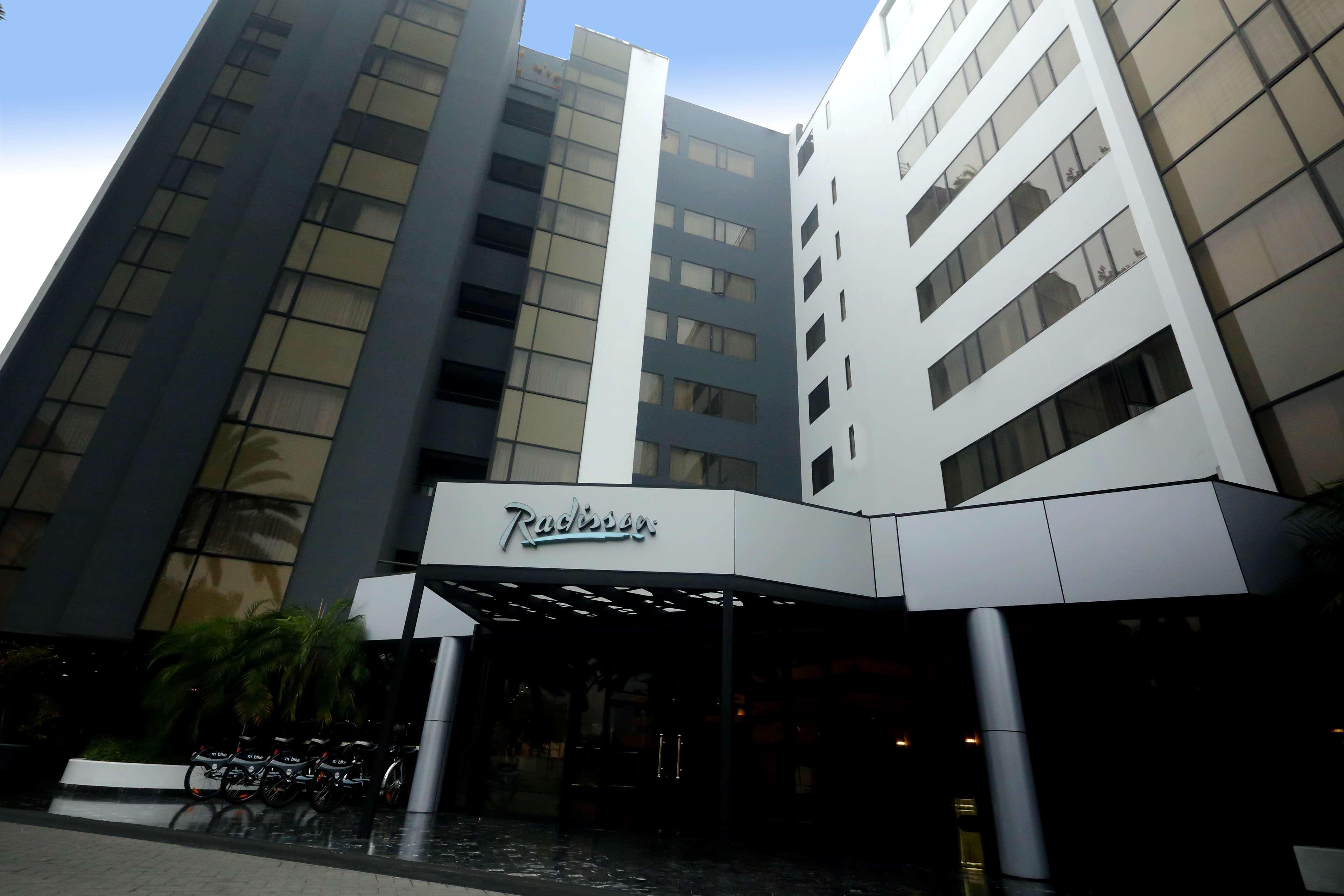 Radisson Hotel Plaza Del Bosque Lima Exterior foto